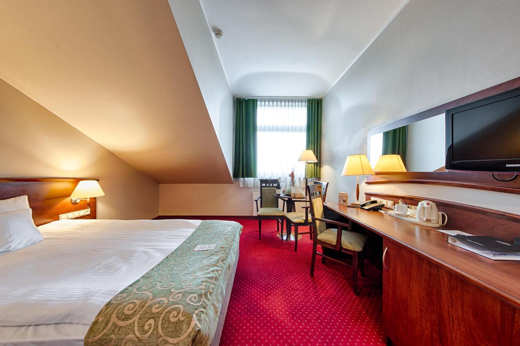 Double Room,1287374149:JPEG